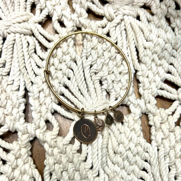 Alex and Ani | Retired Initial “Q” Bracelet #342 - Picture 2 of 5